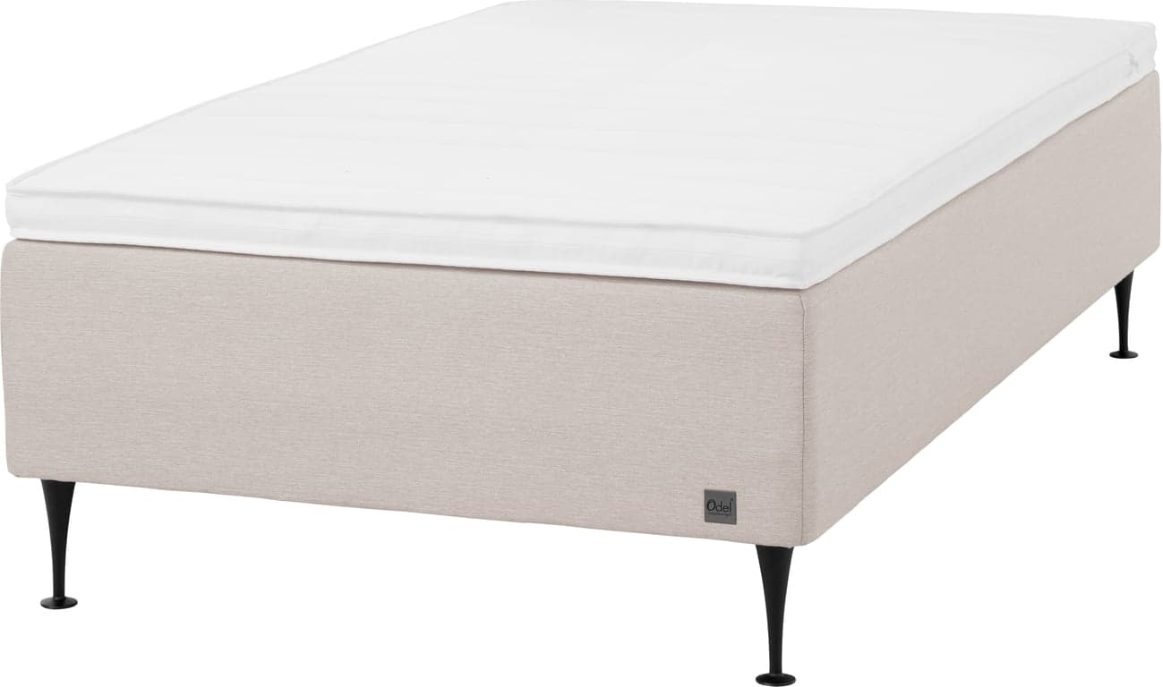 Odel® Foss rammeseng 140x200 - Tekstil Dovre Kritt, medium liggekomfort, inkludert Odel 35 overmadrass og sengeben - Produktbilde