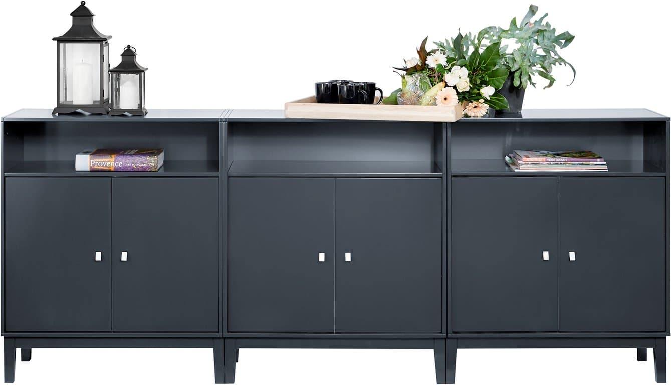 Square Classic skjenk - 212 x 34, H 88 cm. Modulsystem oppsett 87, sammensatt av 3 moduler til Flott skjenk med treben. Antrasitt malt MDF - Produktbilde