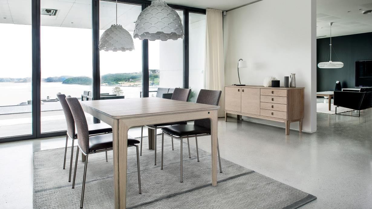Skovby spisestol og spisebord fra Fagmøbler
