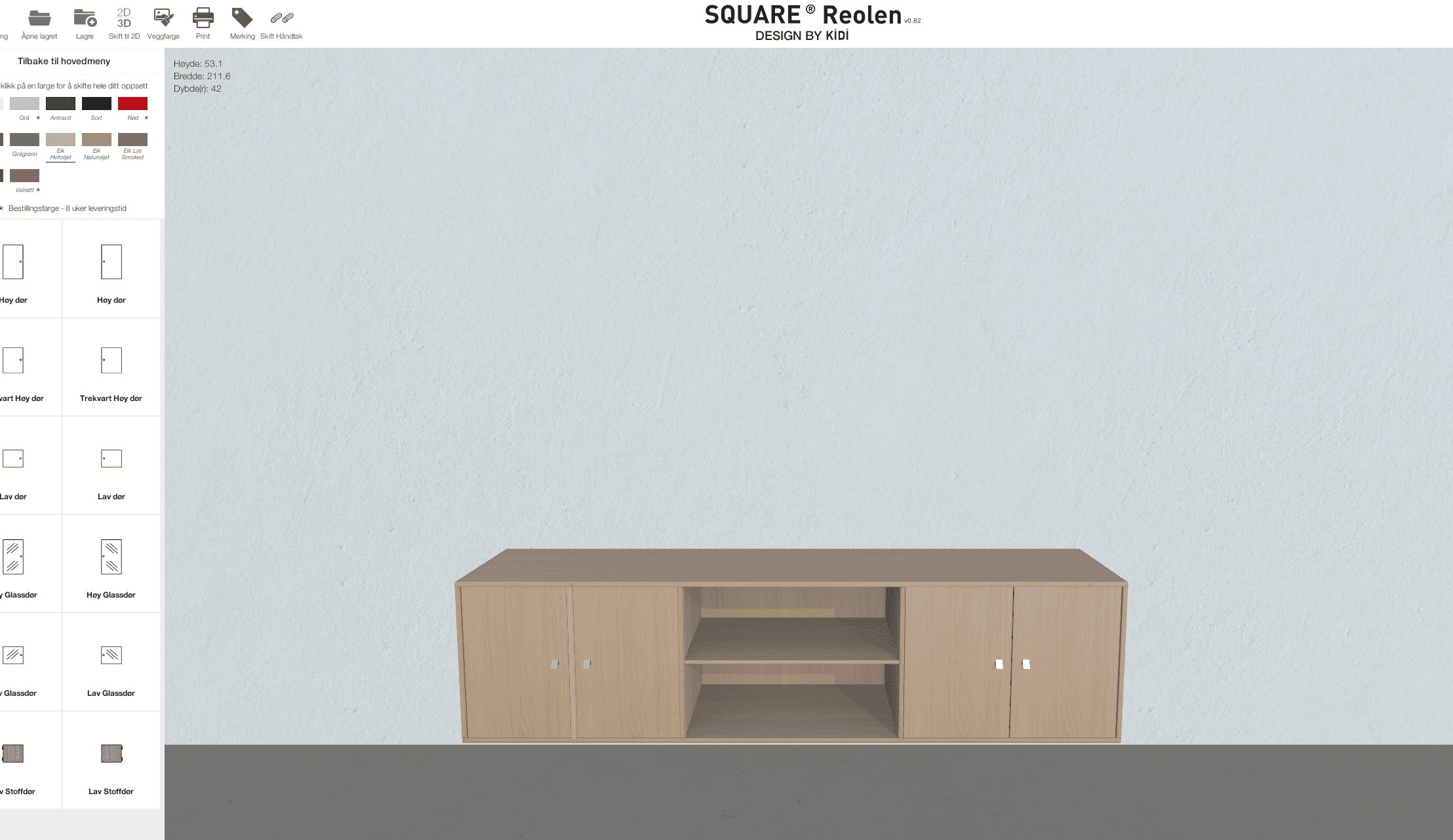 Kvinne som designer sin egen skjenk i skap og reolbyggeren til Fagmøbler.