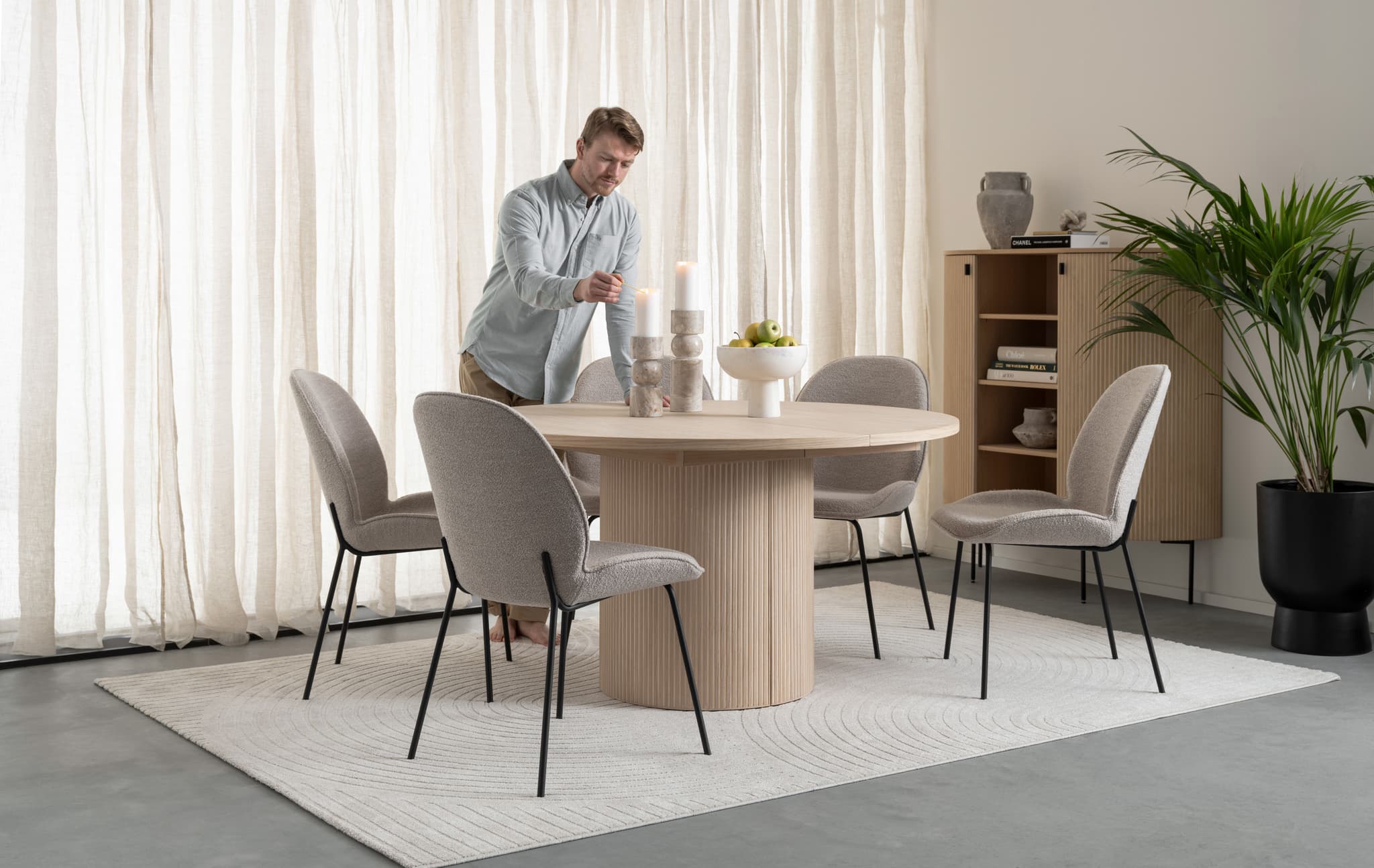 Linea spisebord hvitoljet