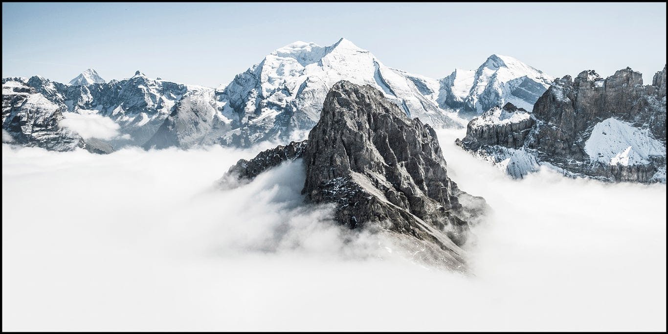 Bilde av Alutrykk Mountain Range (150x75 cm m/sort ramme)